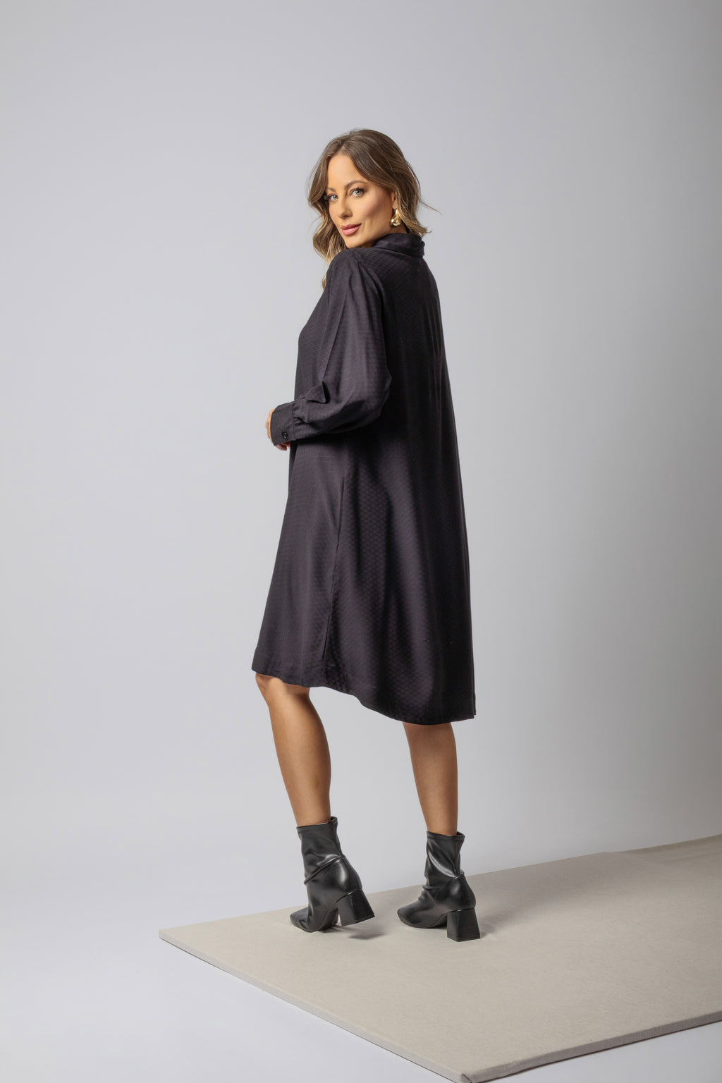 Vestido midi em viscose maquinetada