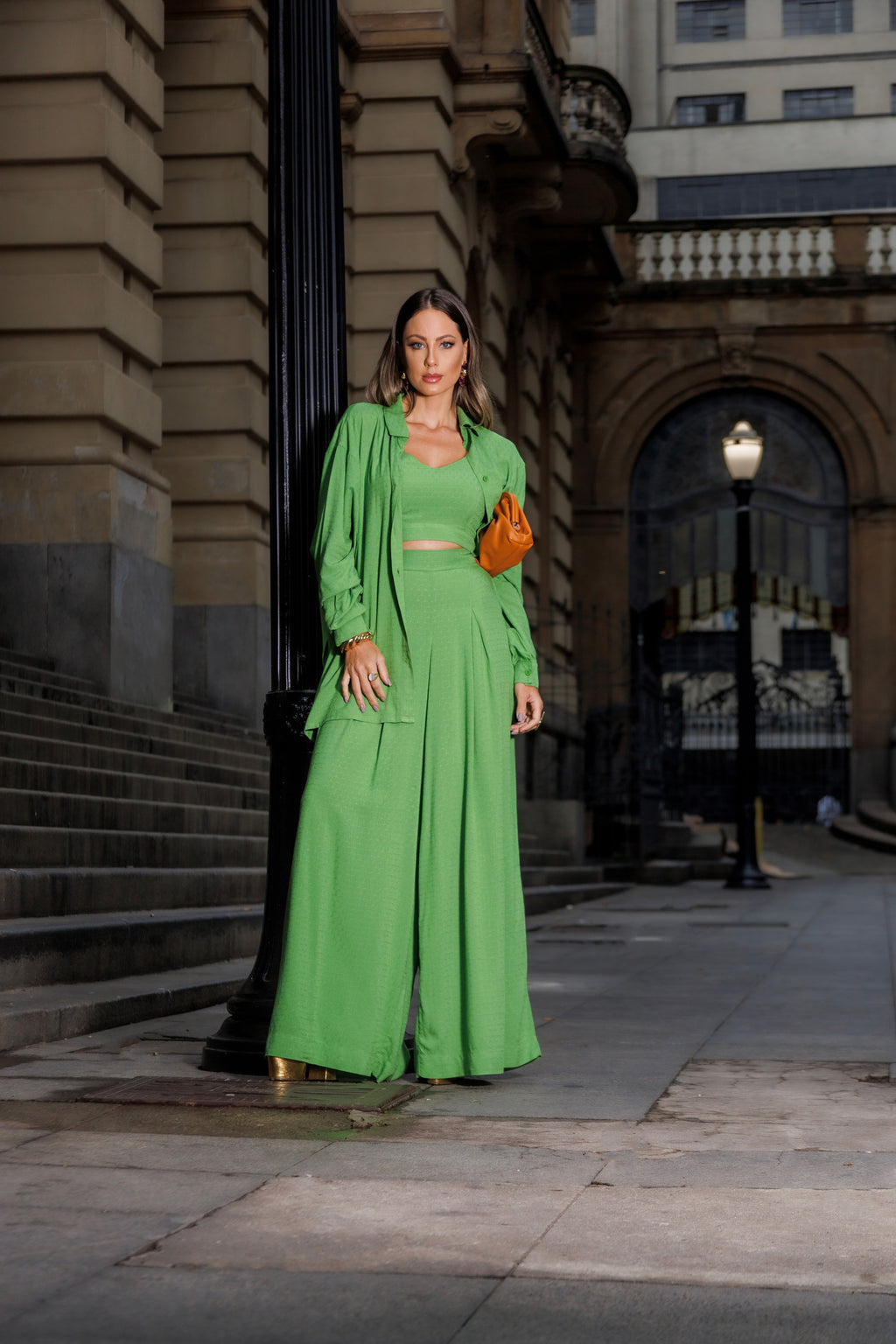 Calça pantalona em viscose