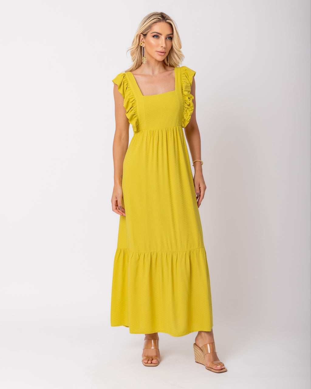 Vestido longo com babados na alça em viscose maquinetada