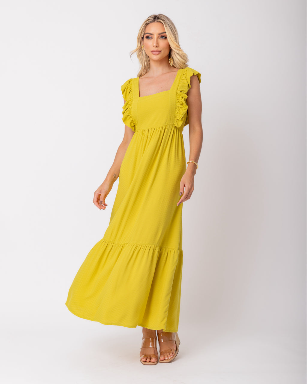 Vestido longo com babados na alça em viscose maquinetada