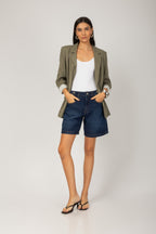 Bermuda jeans com martingale cintura alta - vista frontal
