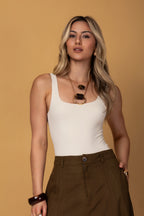 Body básico com alças largas bege - vista frontal