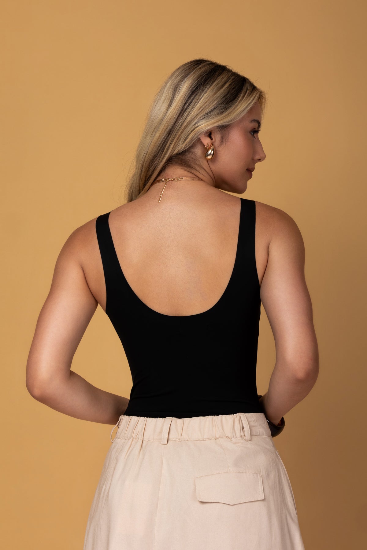 Body básico com alças largas preto - vista posterior