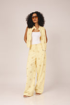 Calça bordada wide leg amarela - vista frontal