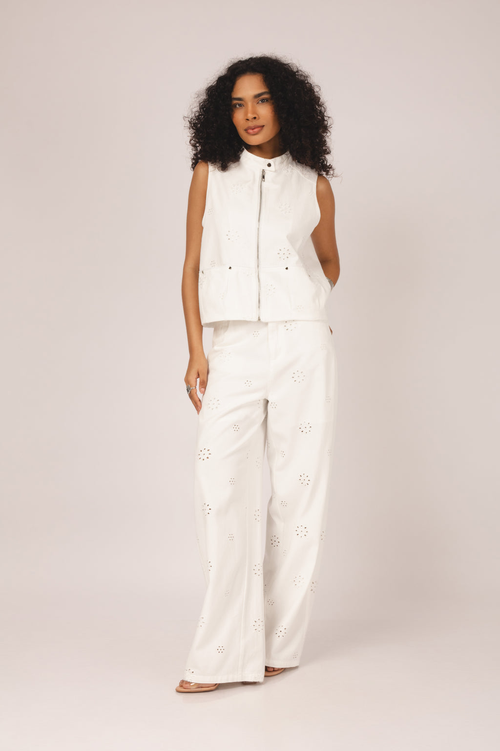 Calça bordada wide leg branco - vista frente