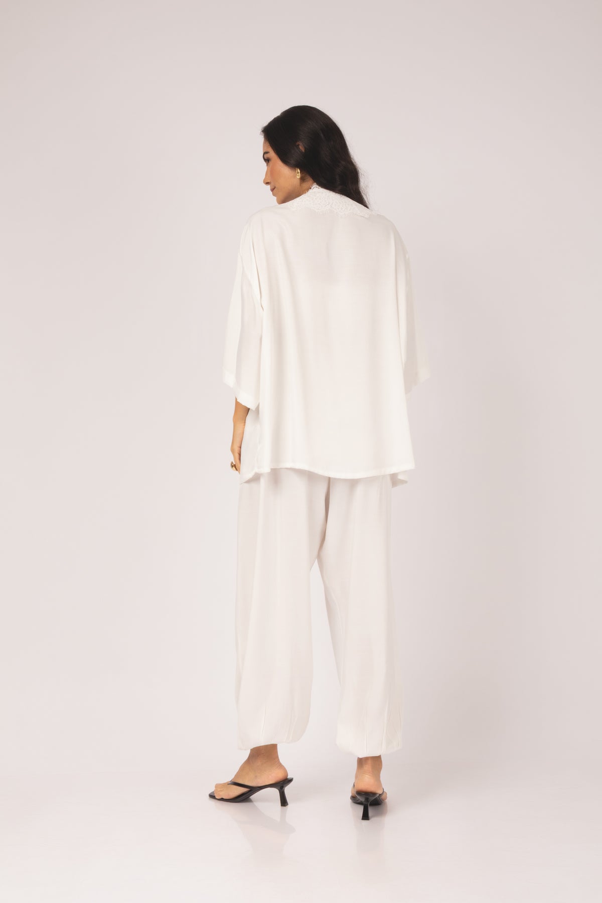 Calça harem fluída branco - vista posterior