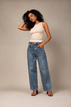 Calça jeans boyfriend lavagem escura - vista frontal