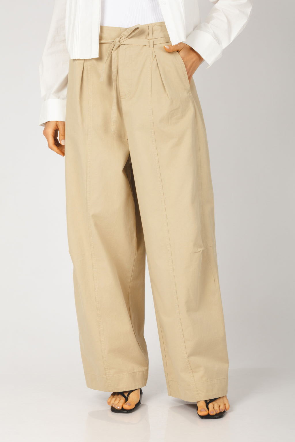 Calça wide leg com amarração bege - vista frontal