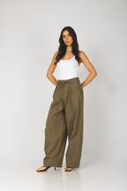 Calça wide leg com amarração verde - vista lateral