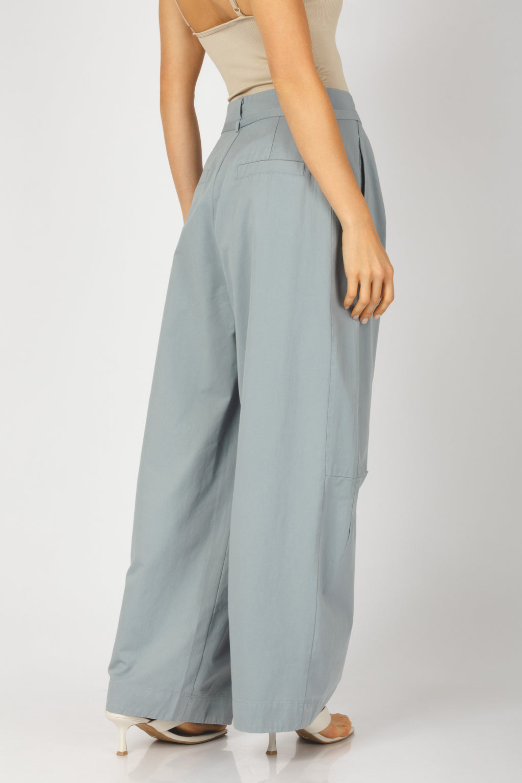 Calça wide leg com amarração azul - vista posterior
