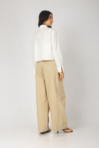 Calça wide leg com amarração bege - vista posterior