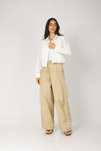 Calça wide leg com amarração e recorte bege - vista frontal