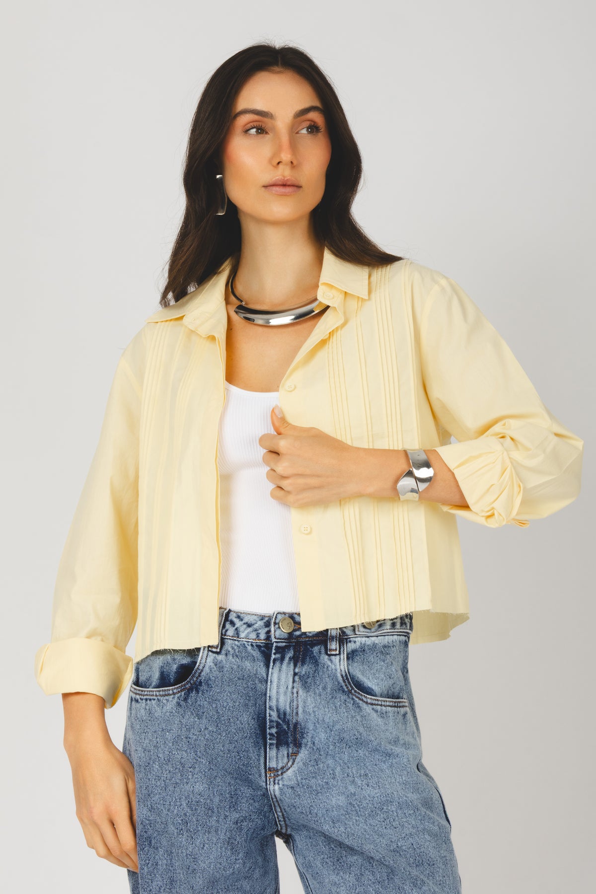Camisa cropped com nervuras frontais amarelo - vista frontal