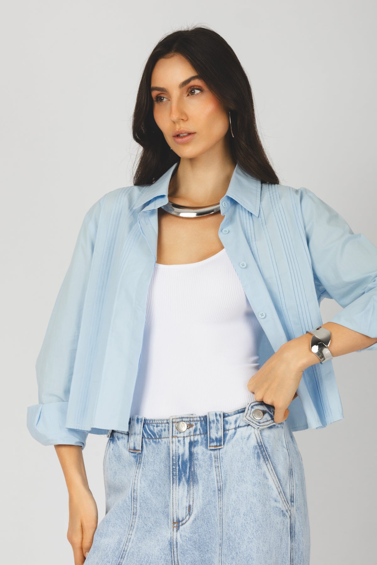 Camisa cropped com nervuras frontais azul - vista frontal