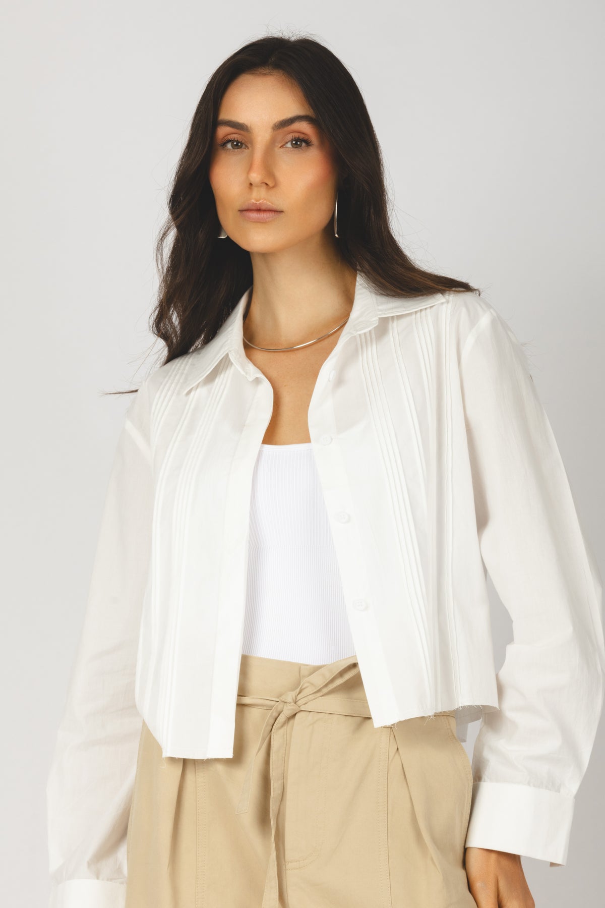 Camisa cropped com nervuras frontais branco - vista frontal