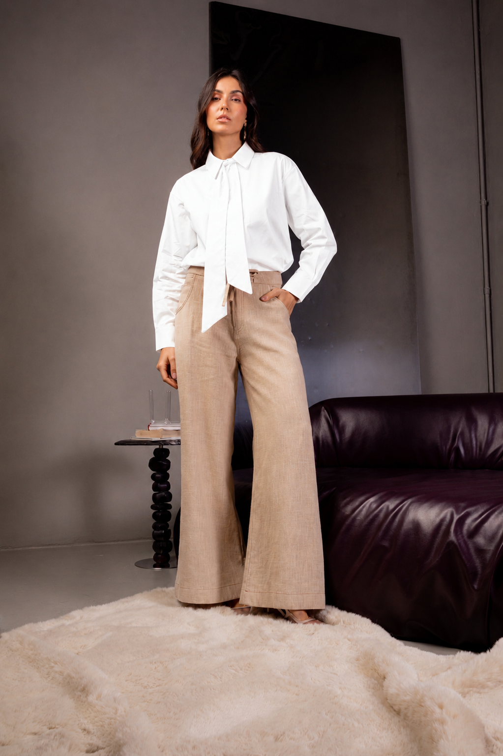 Calça com detalhe no cós