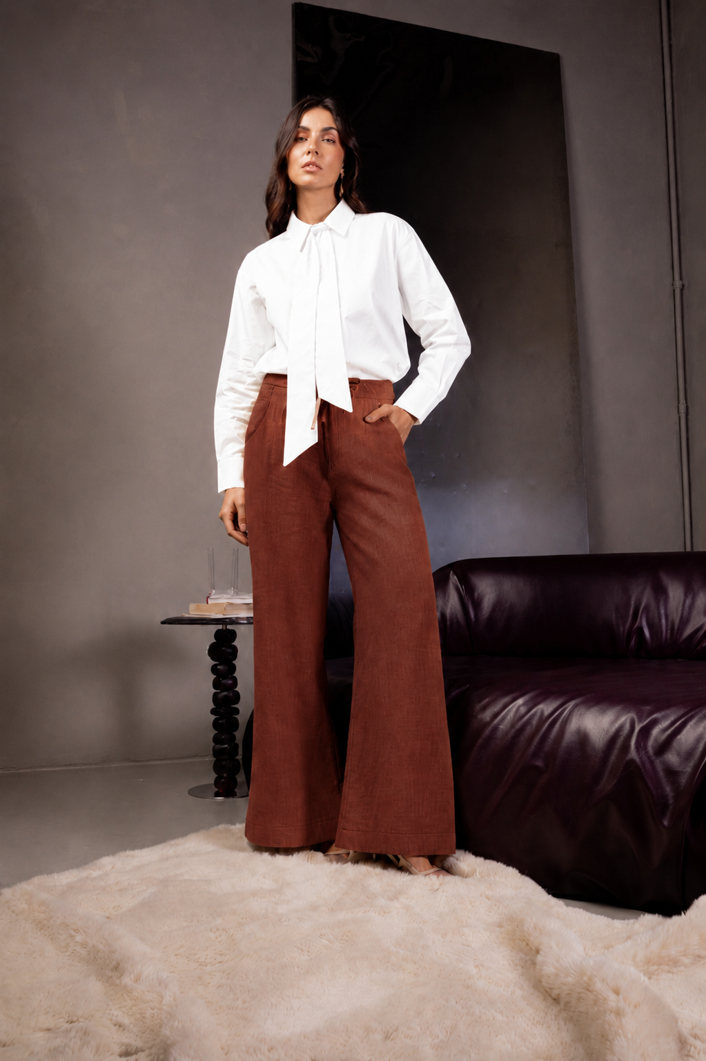 Calça com detalhe no cós