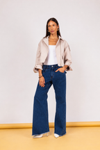 Calça jeans com recorte