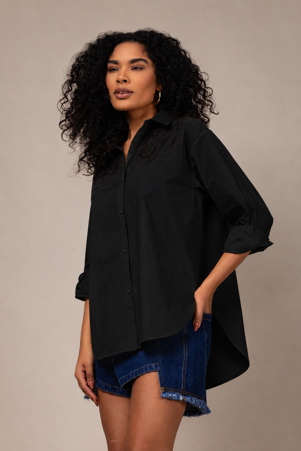 Camisa com detalhes bordados