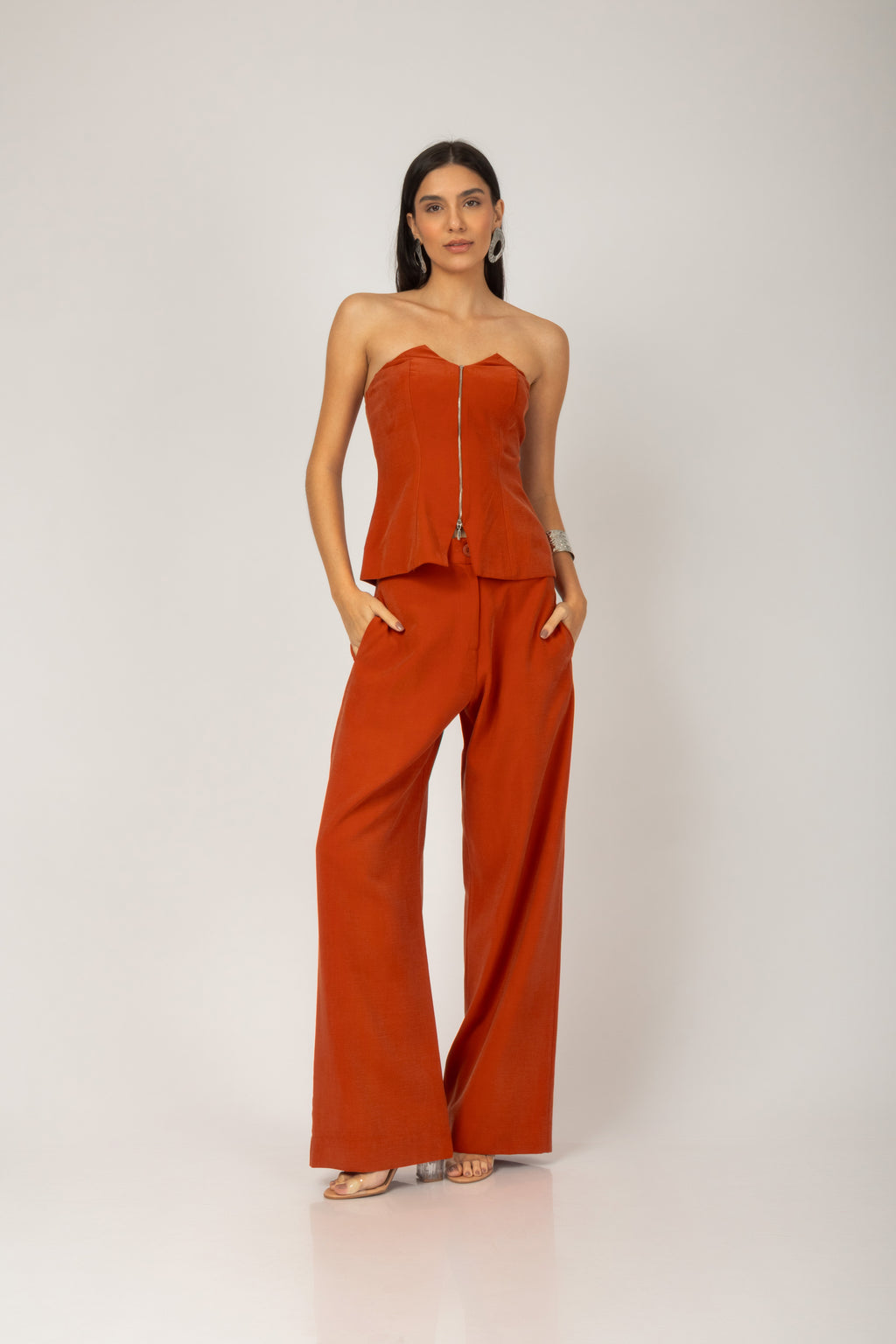 Conjunto blusa com zíper e calça pantalona terracota - vista frontal