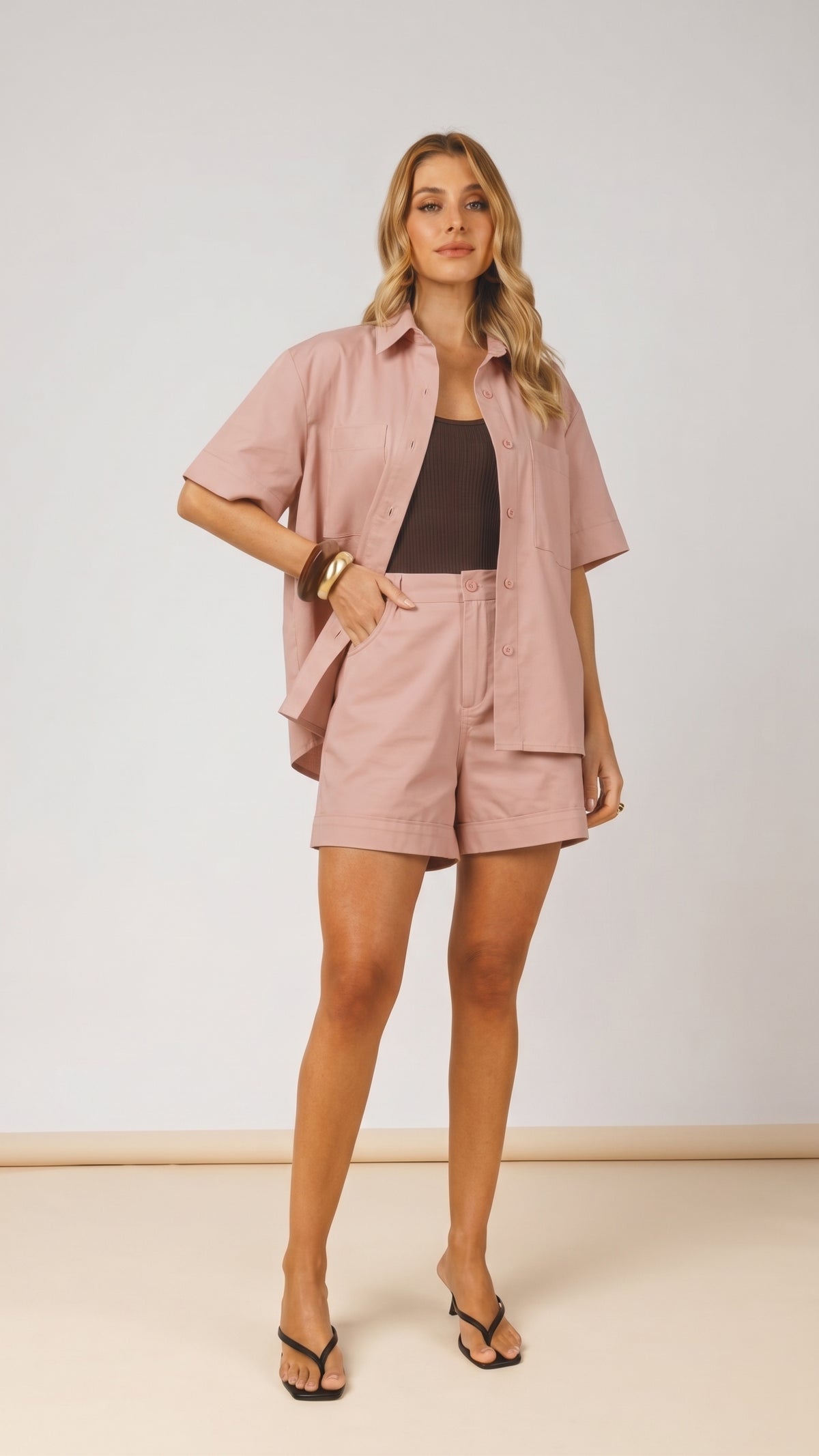 Conjunto camisa manga curta e short rosa - vista frontal