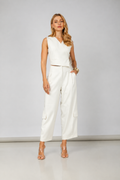 Conjunto colete transpassado e calça cargo branco - vista frontal
