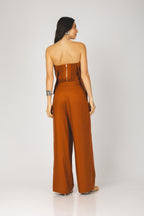 Conjunto cropped decote V e calça pantalona terracota - vista posterior