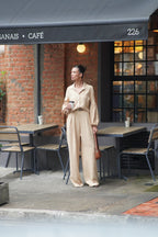 Conjunto com camisa e calça pantalona
