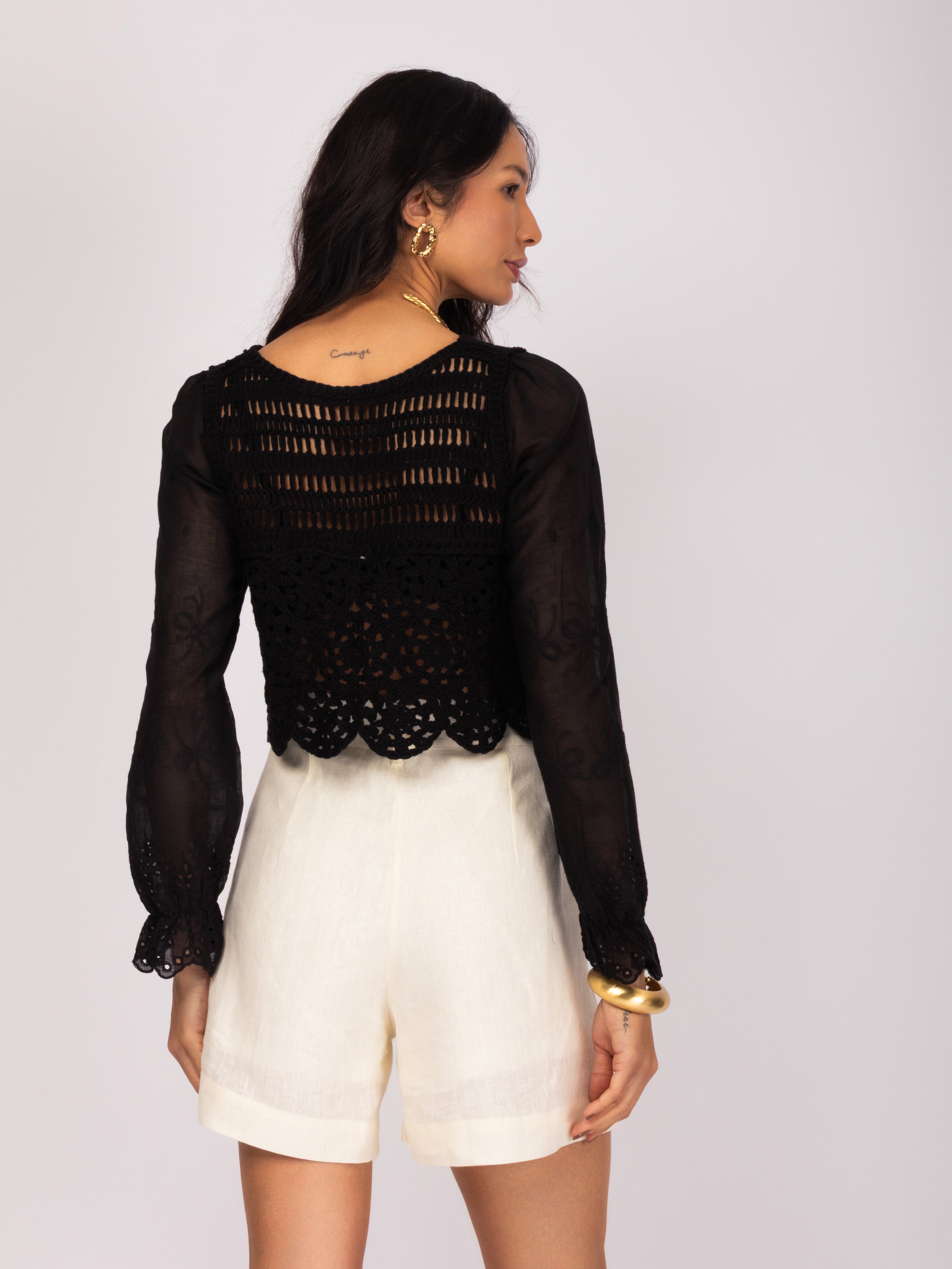 Blusa manga bufante em croche