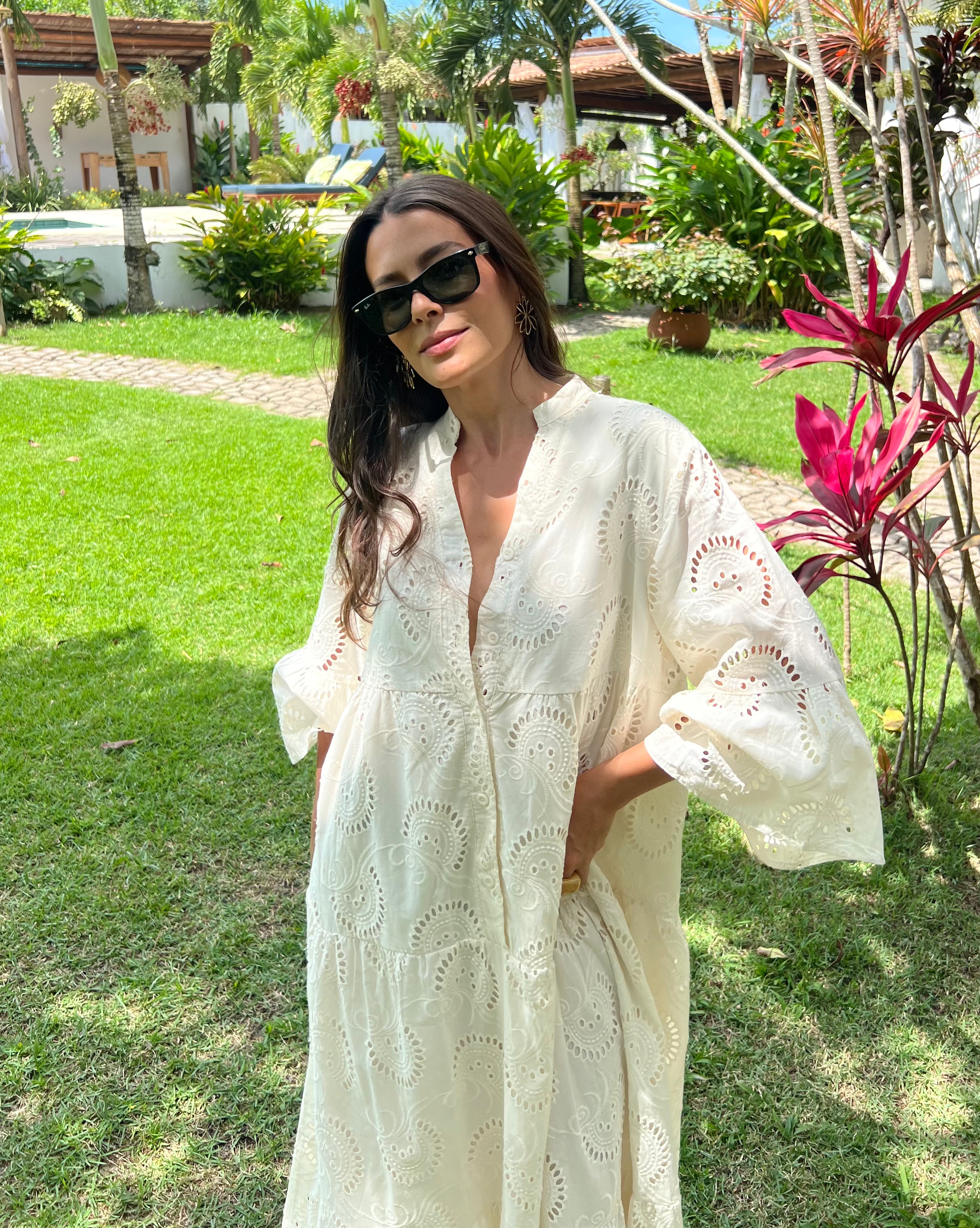 Vestido em laise manga 3/4