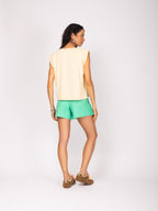 Short saia em tecido texturizado