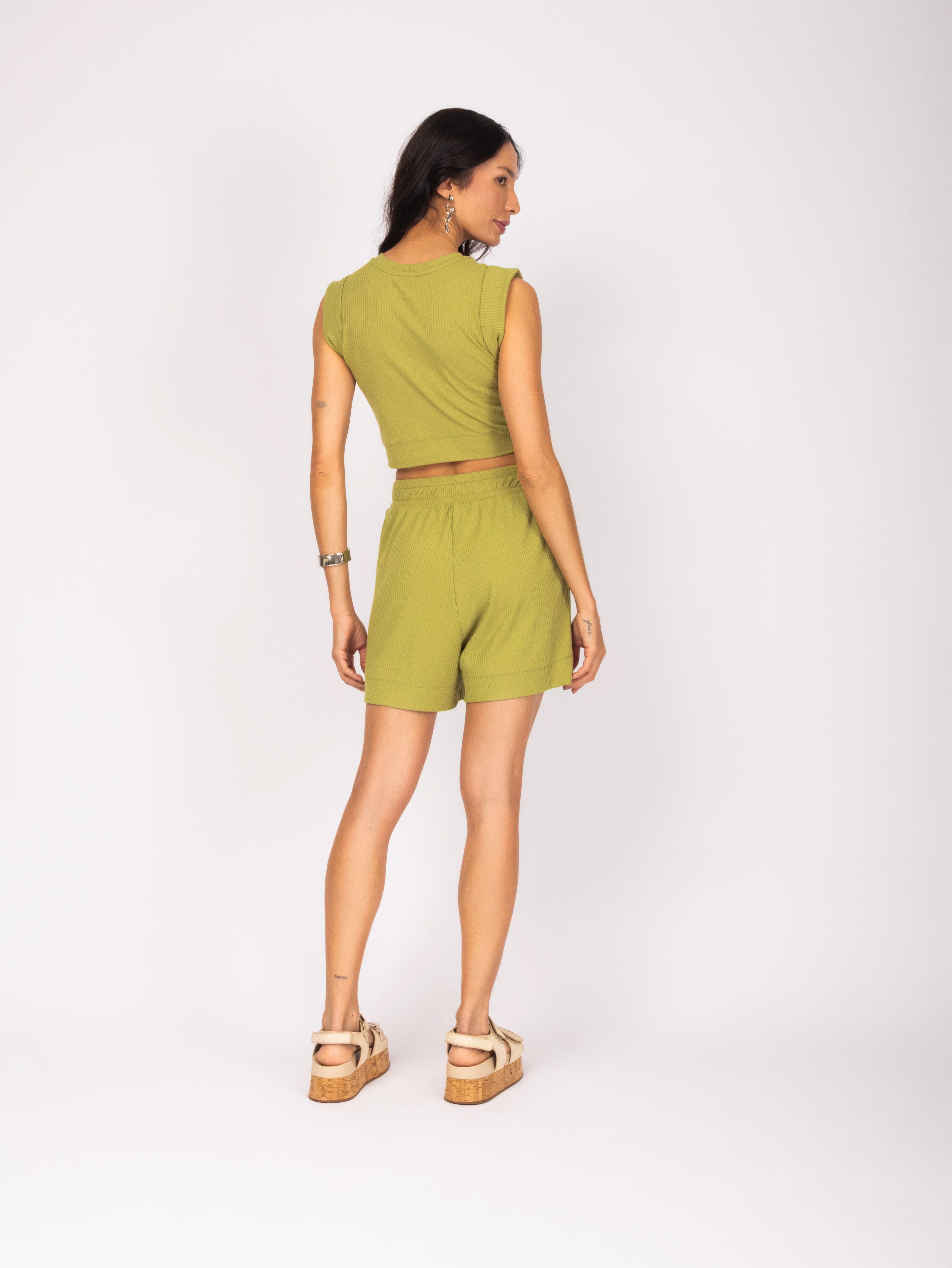 Conjunto cropped e shorts canelado