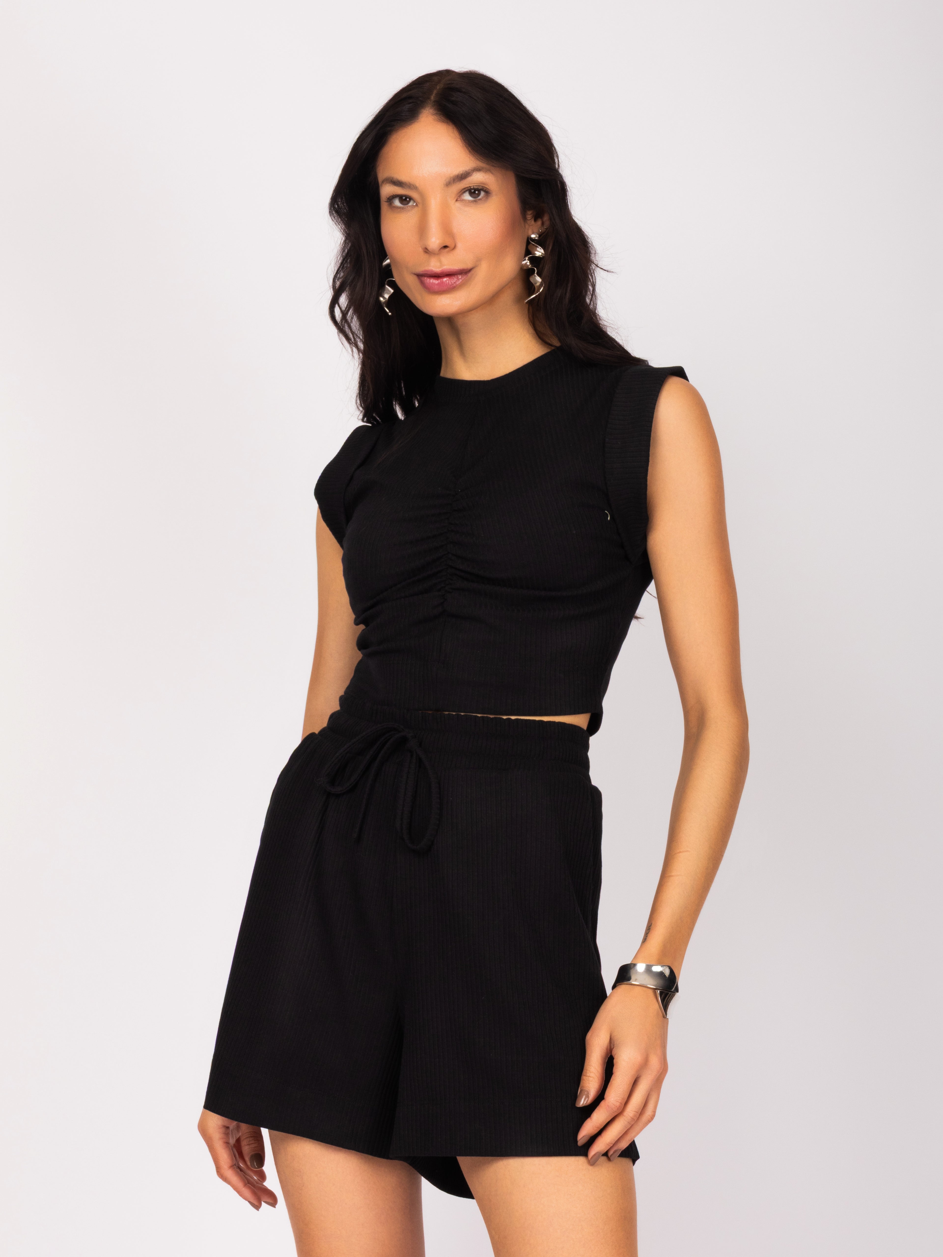 Conjunto cropped e shorts canelado