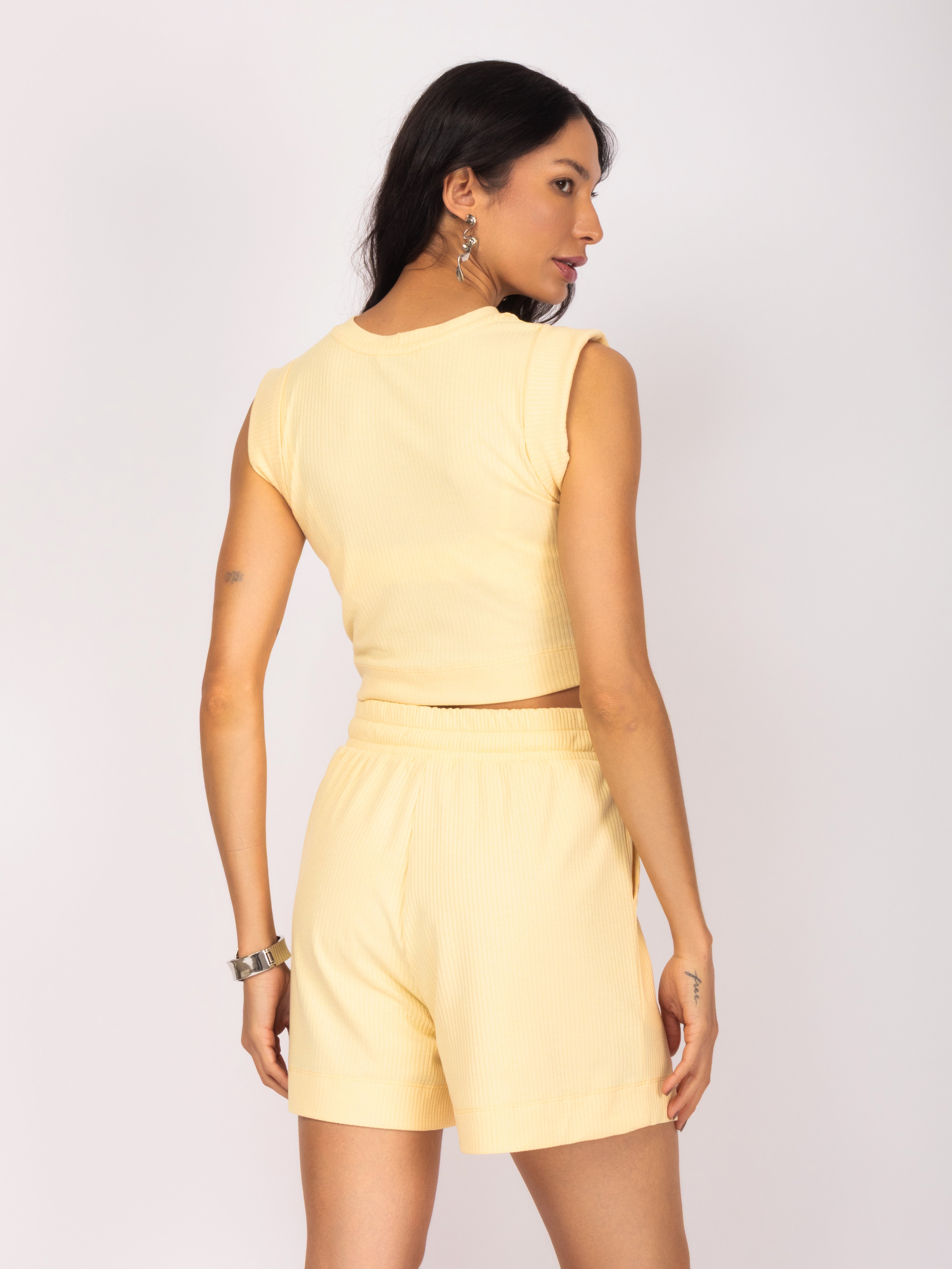 Conjunto cropped e shorts canelado
