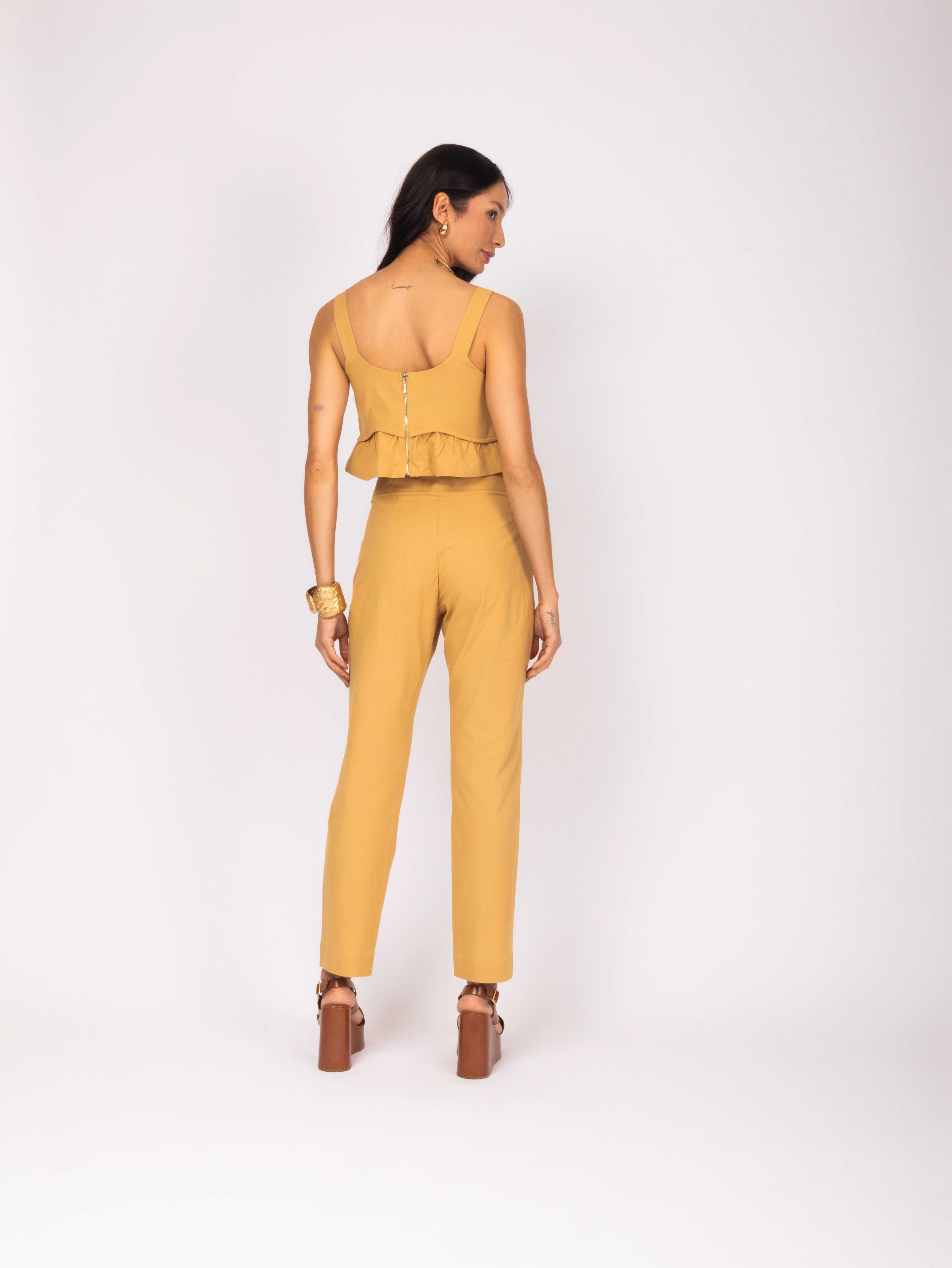 Conjunto alfaiataria com cropped peplum