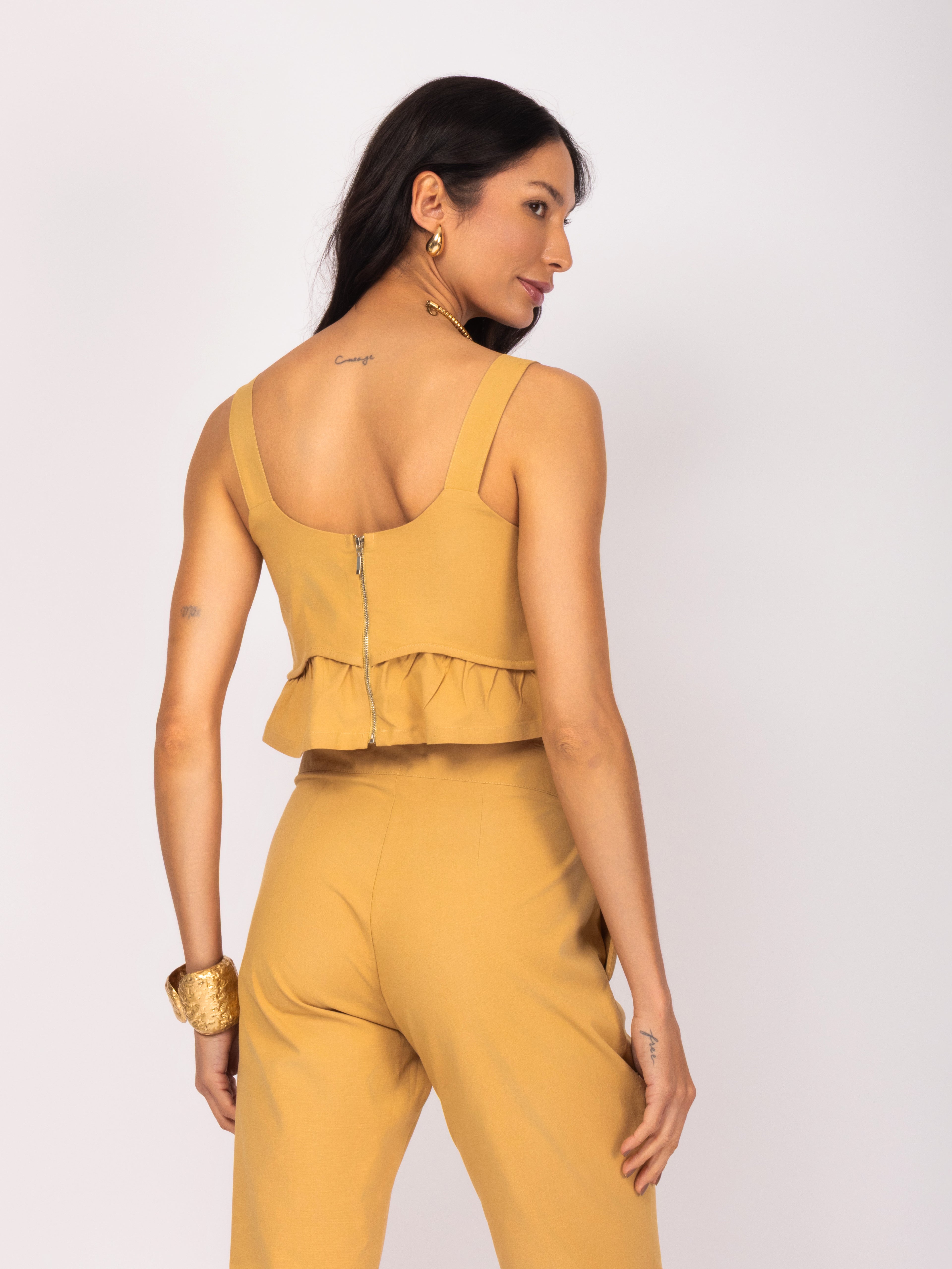 Conjunto alfaiataria com cropped peplum