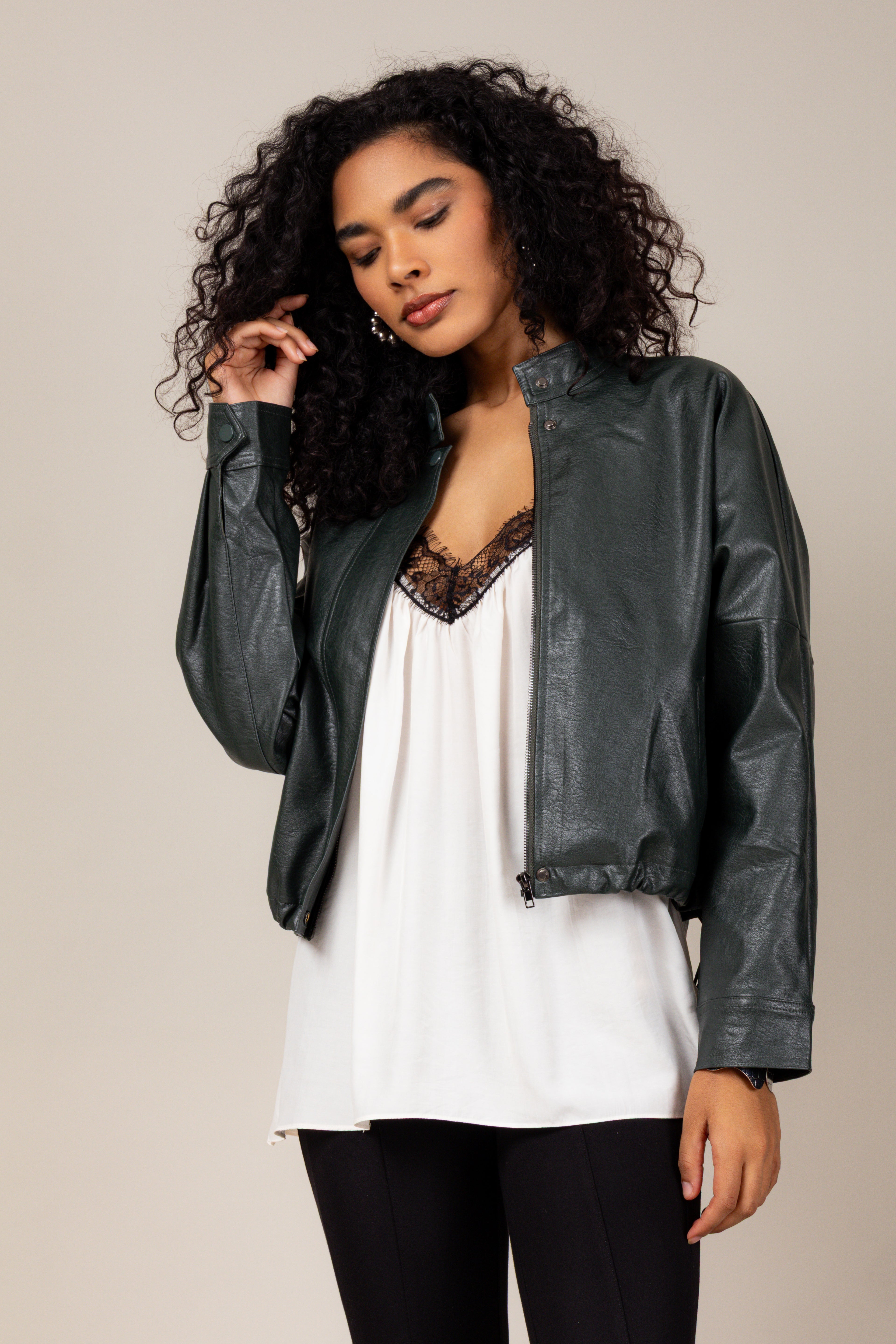 Jaqueta bomber em couro ecológico