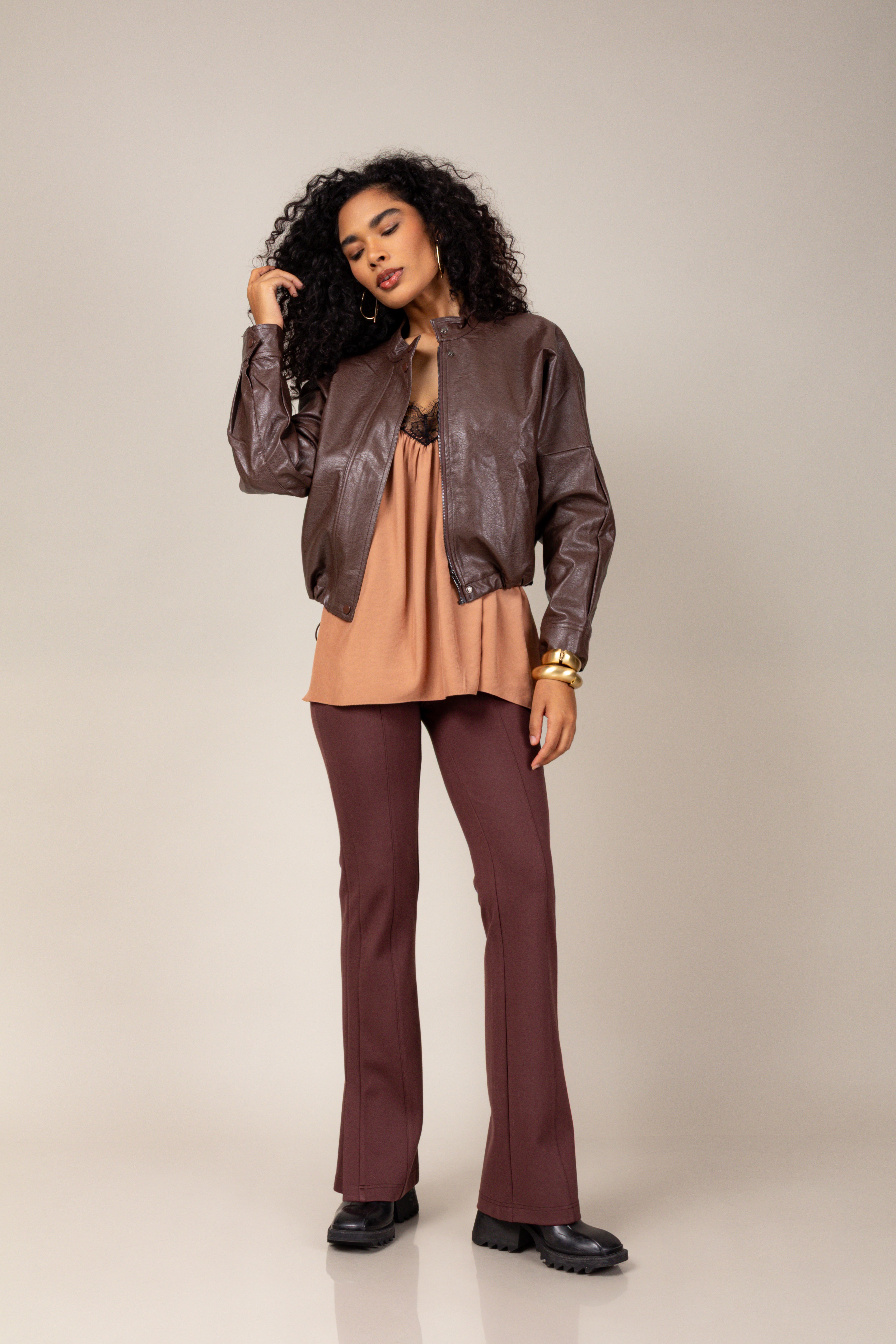 Calça montaria com abertura na barra