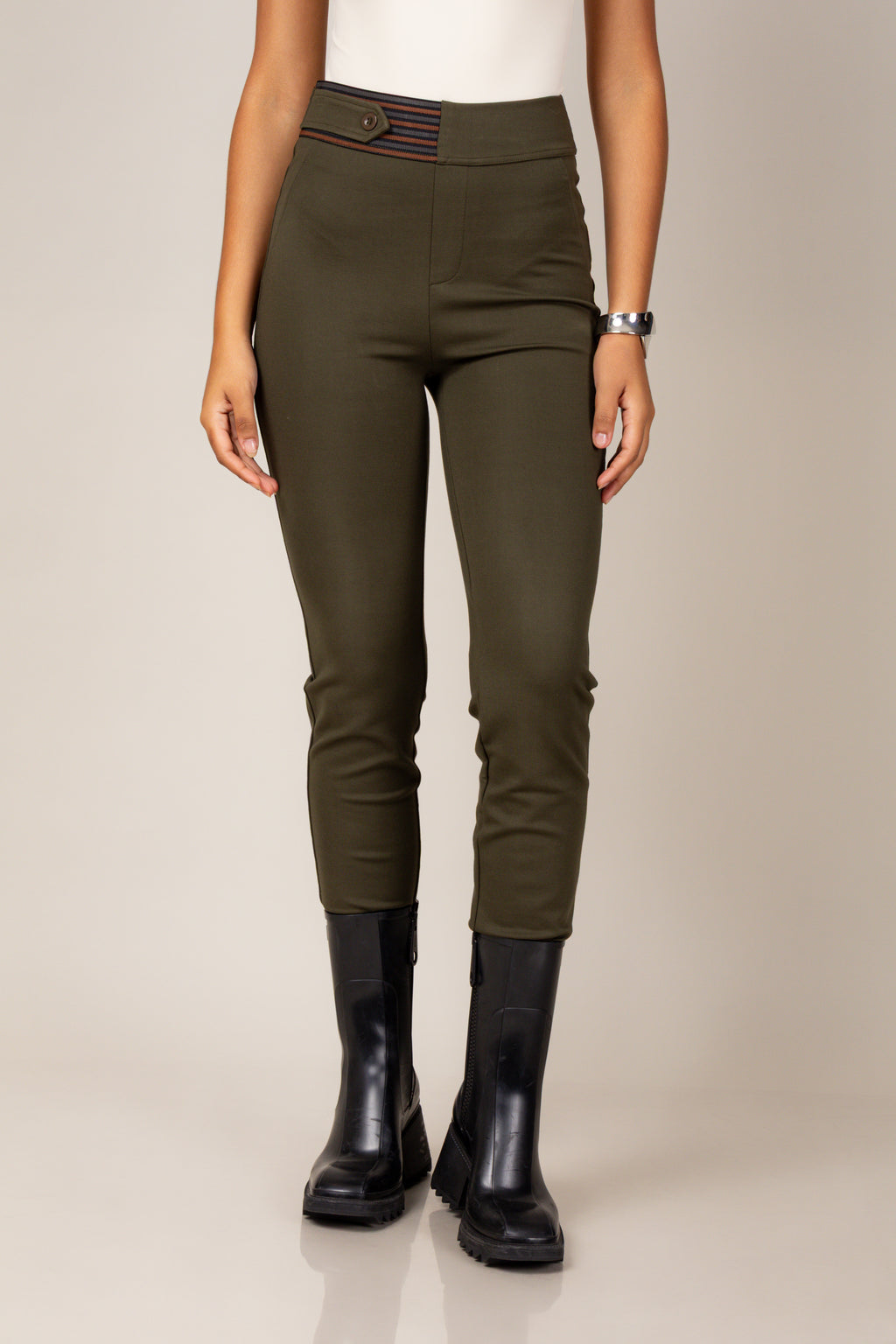 Calça legging com cós detalhado