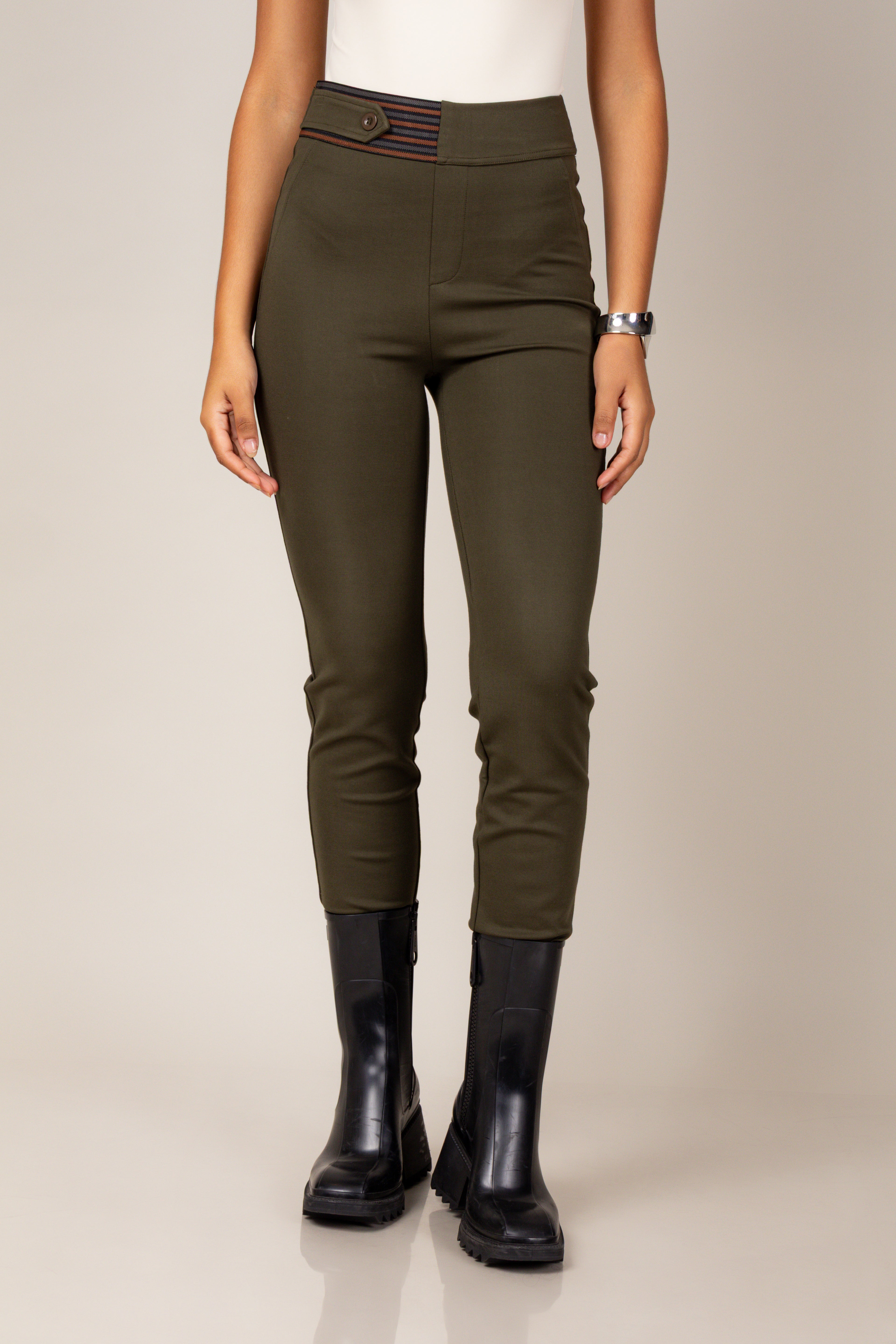 Calça legging com cós detalhado
