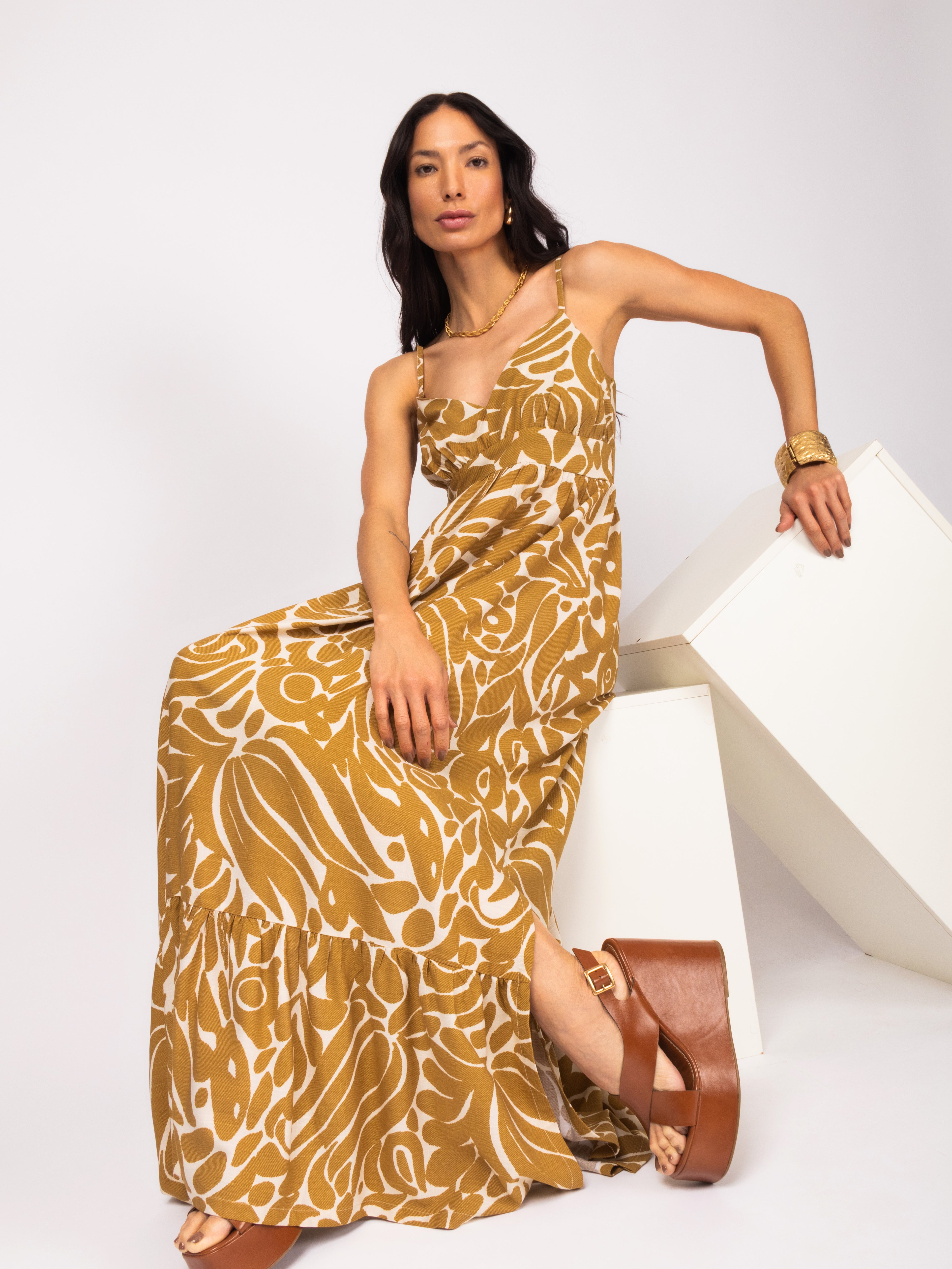 Vestido longo estampado com alças finas