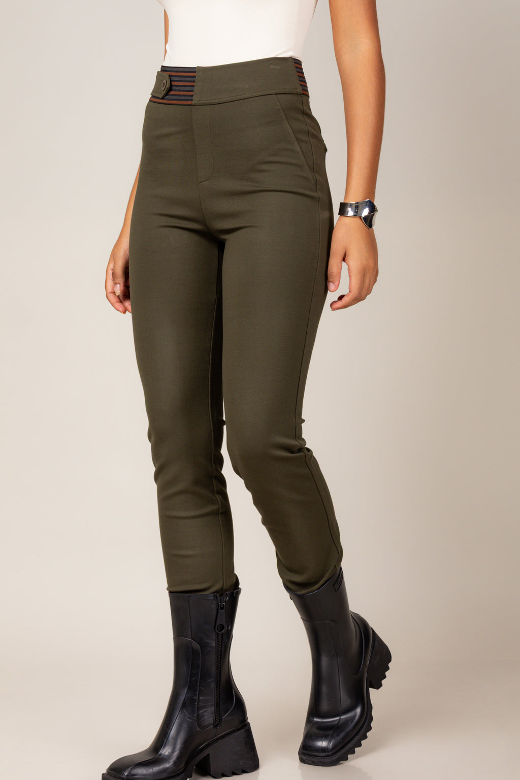 Calça legging com cós detalhado