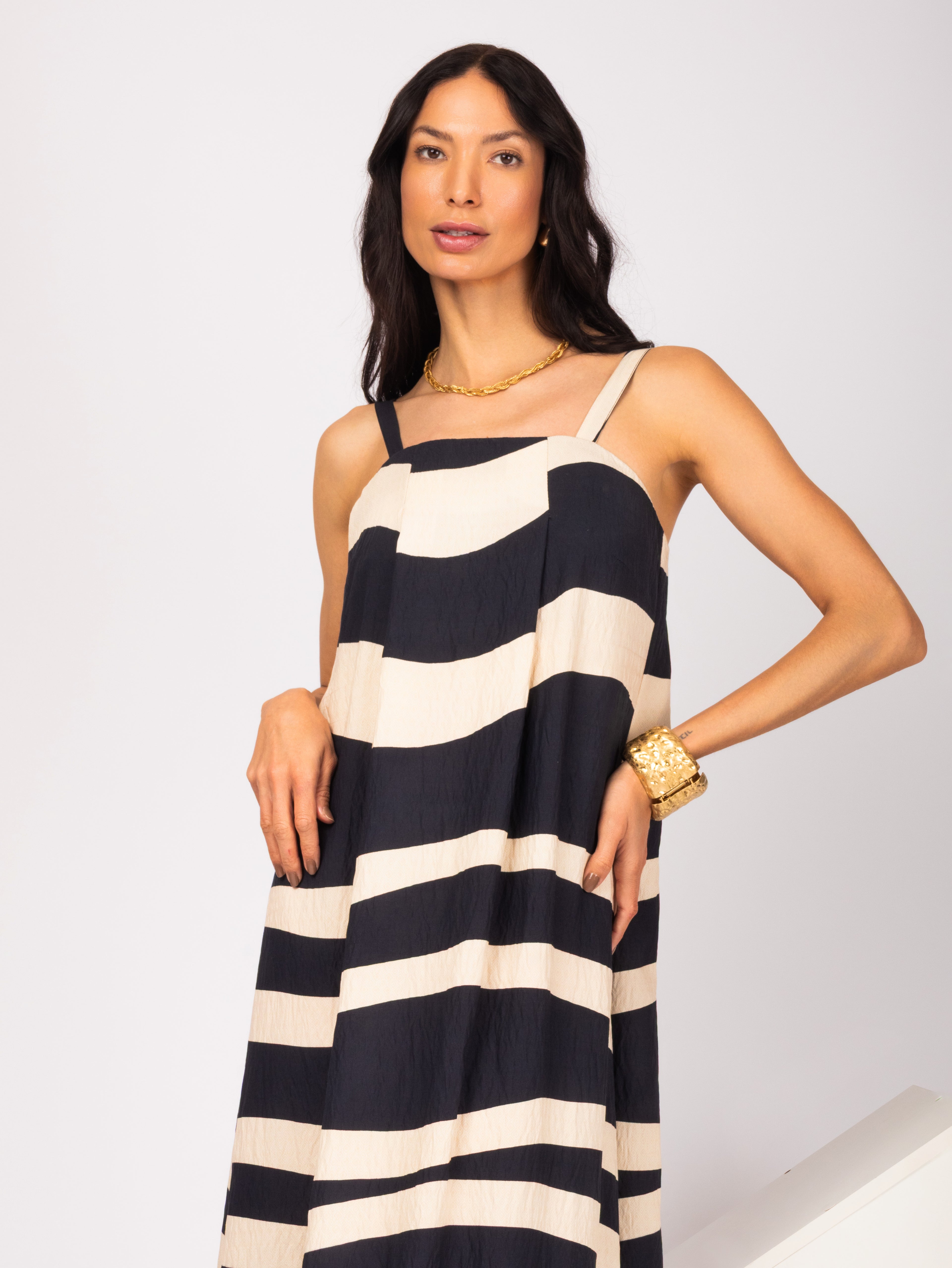 Vestido longo com listras orgânicas