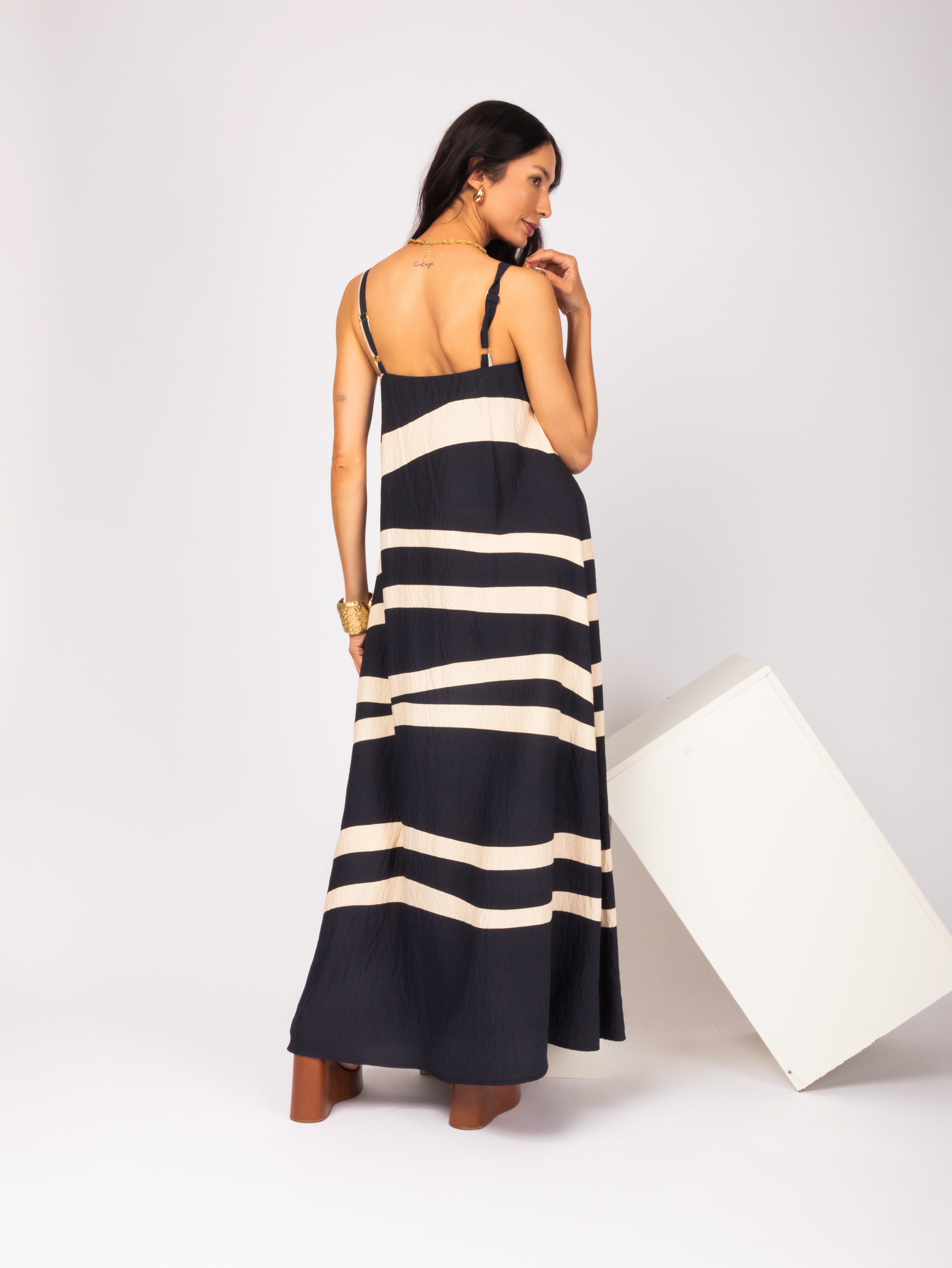 Vestido longo com listras orgânicas