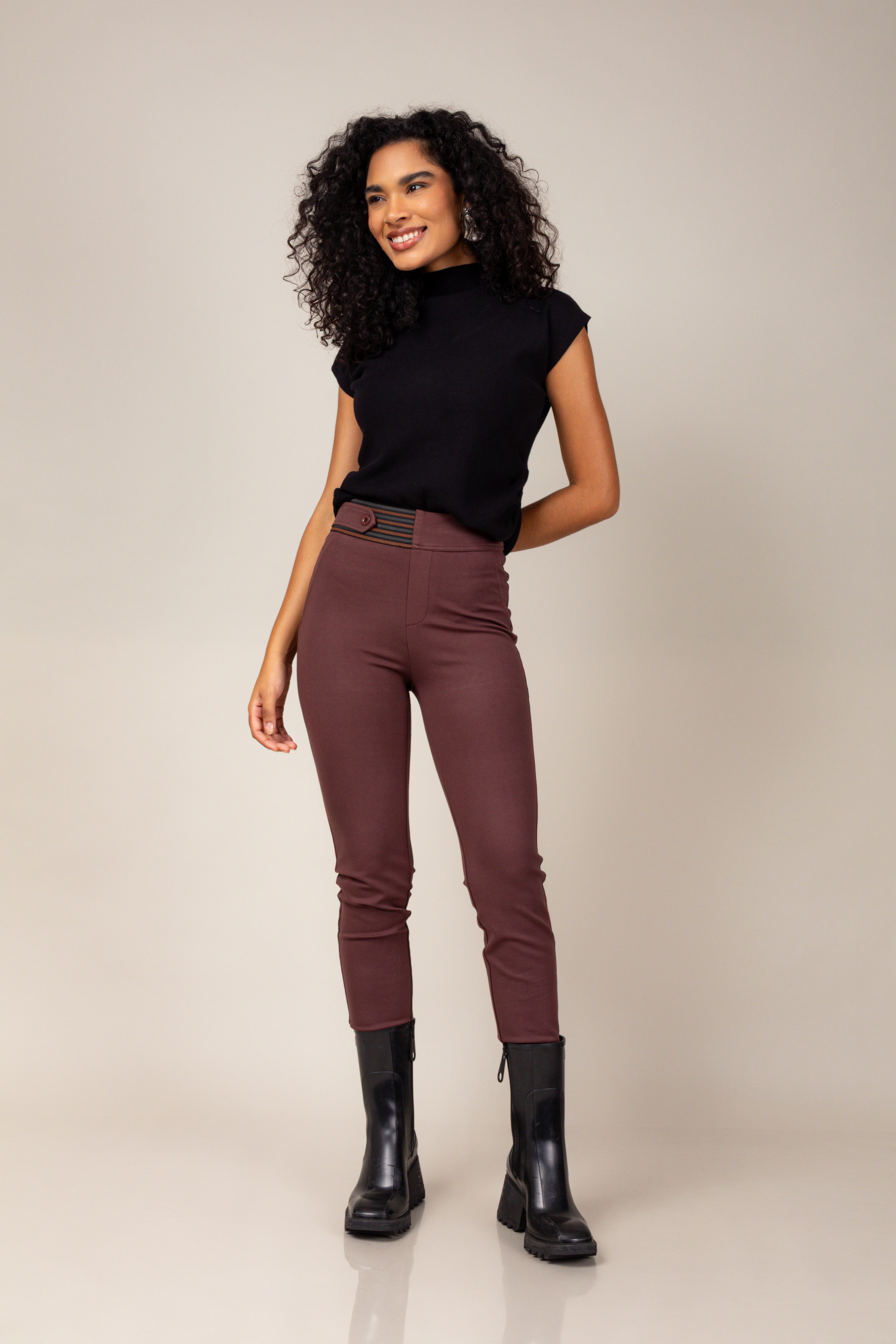 Calça legging com cós detalhado