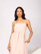 Vestido midi evasê com alças finas