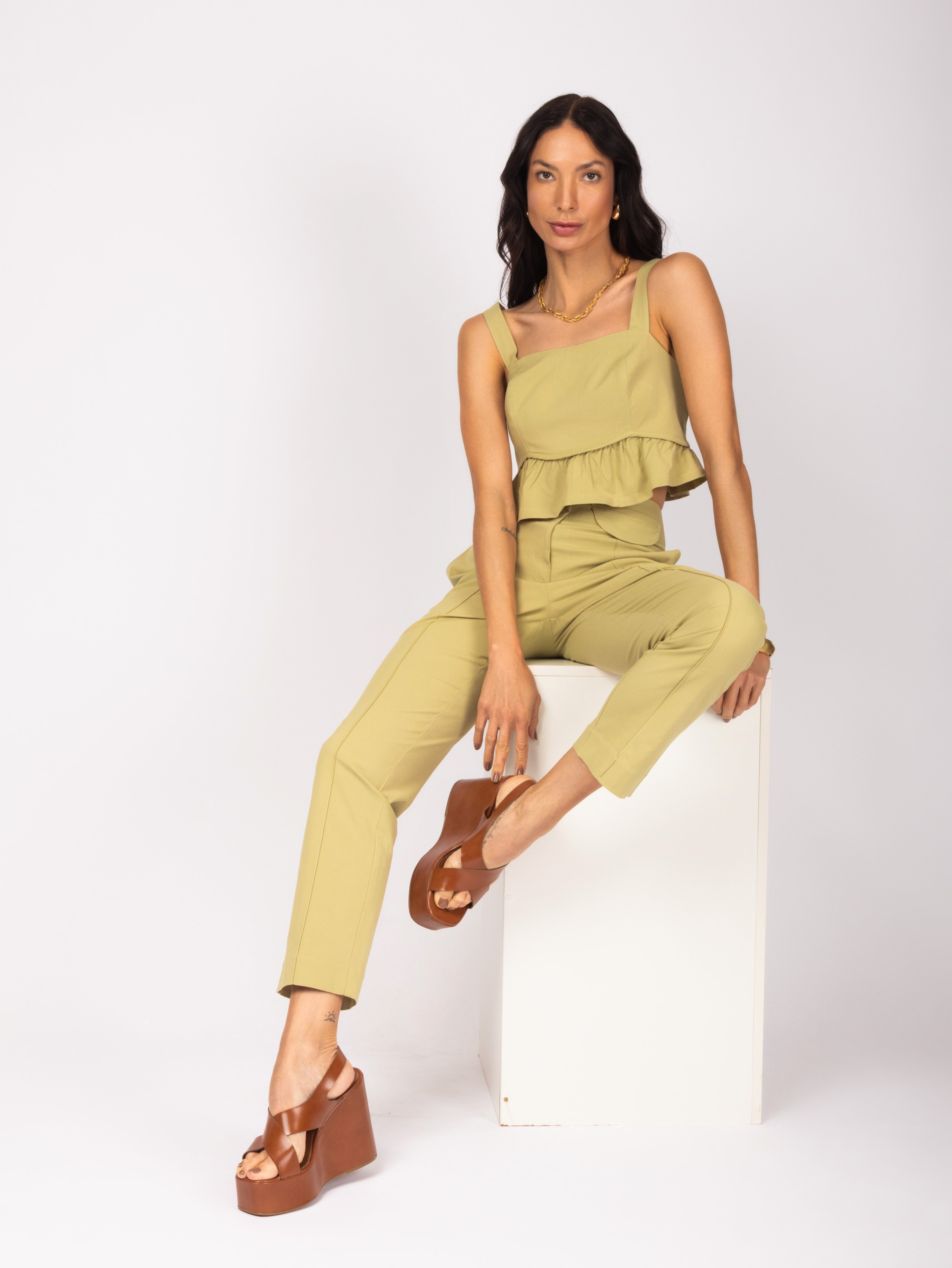 Conjunto alfaiataria com cropped peplum