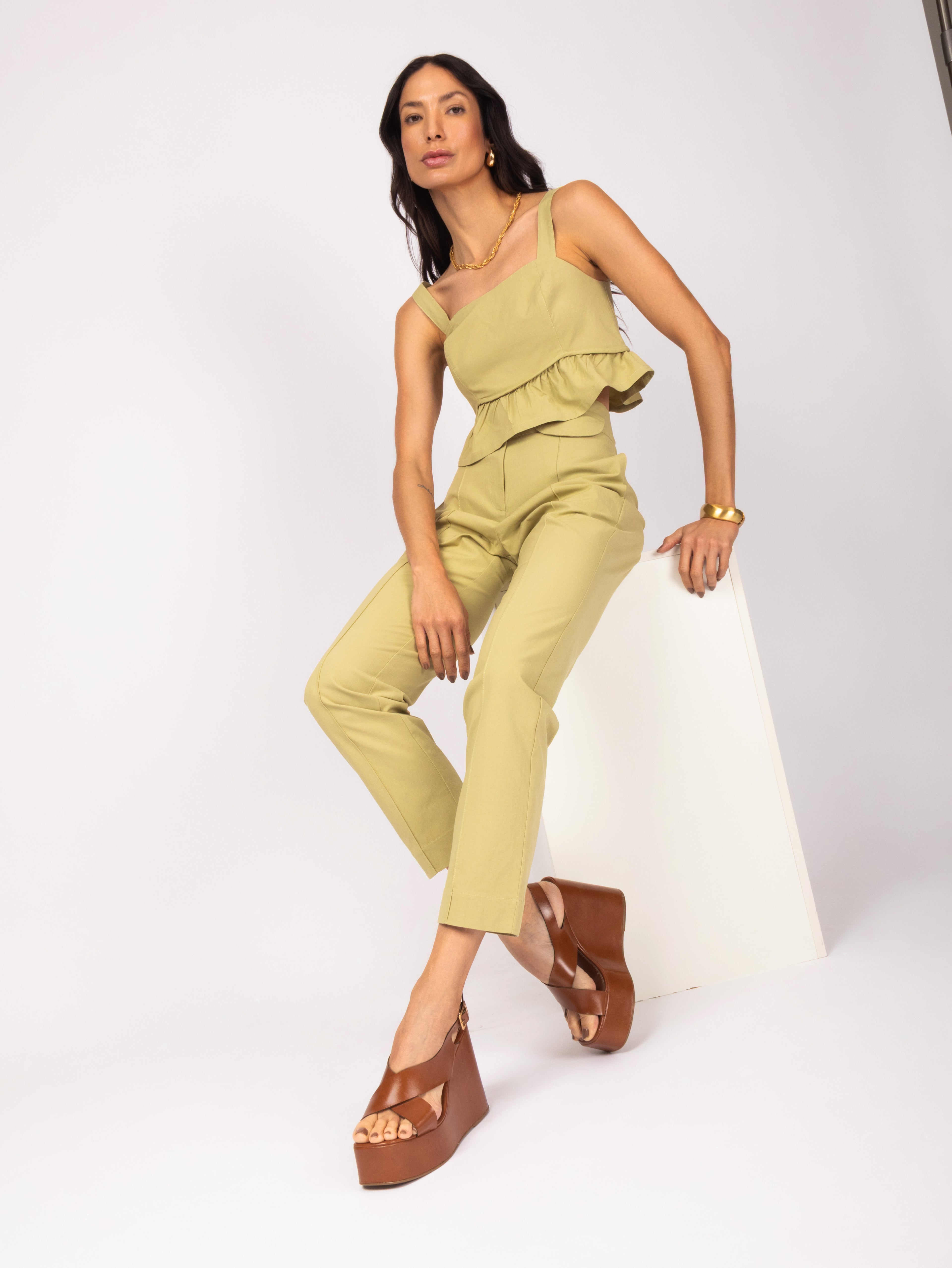 Conjunto alfaiataria com cropped peplum