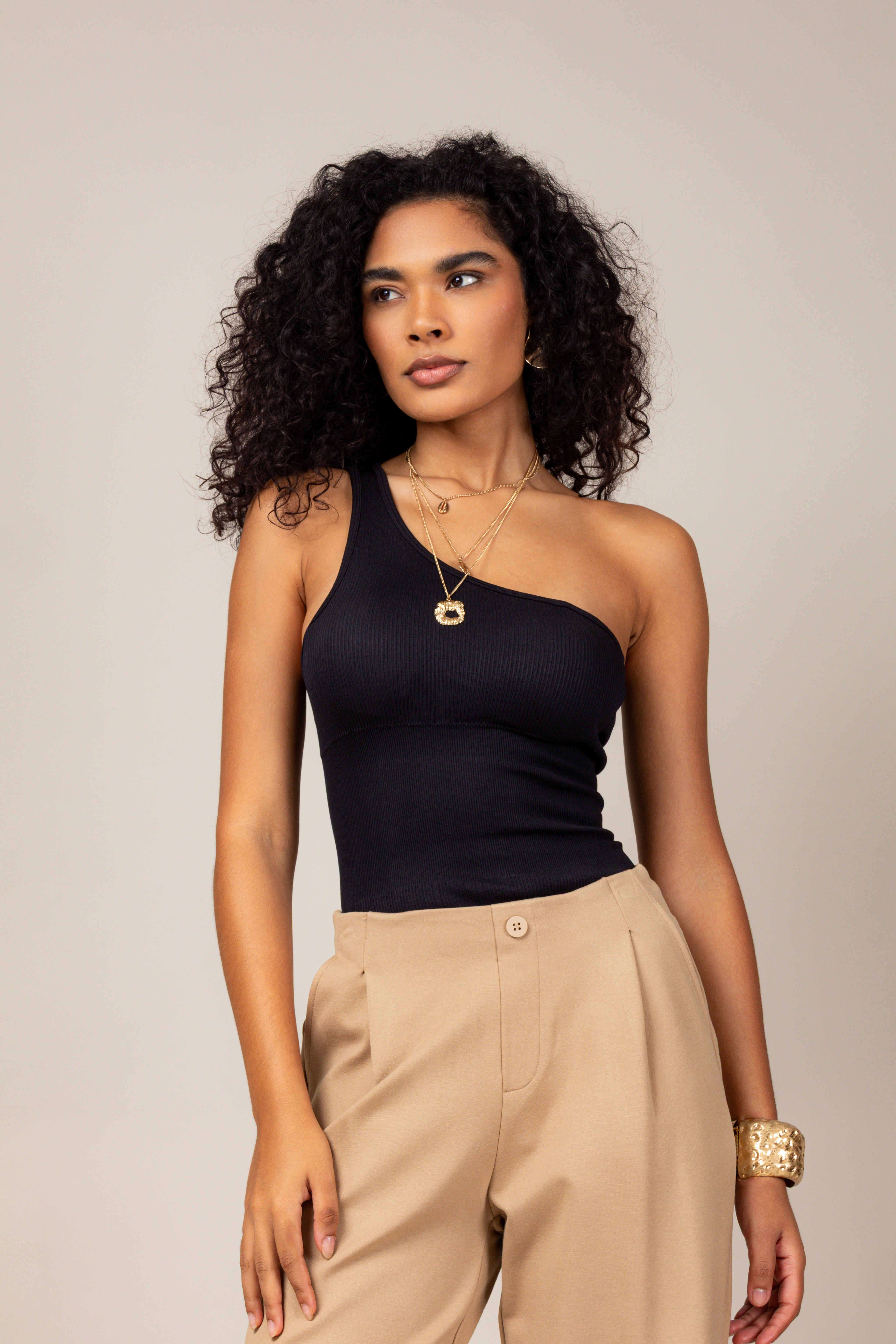 Body um ombro canelado