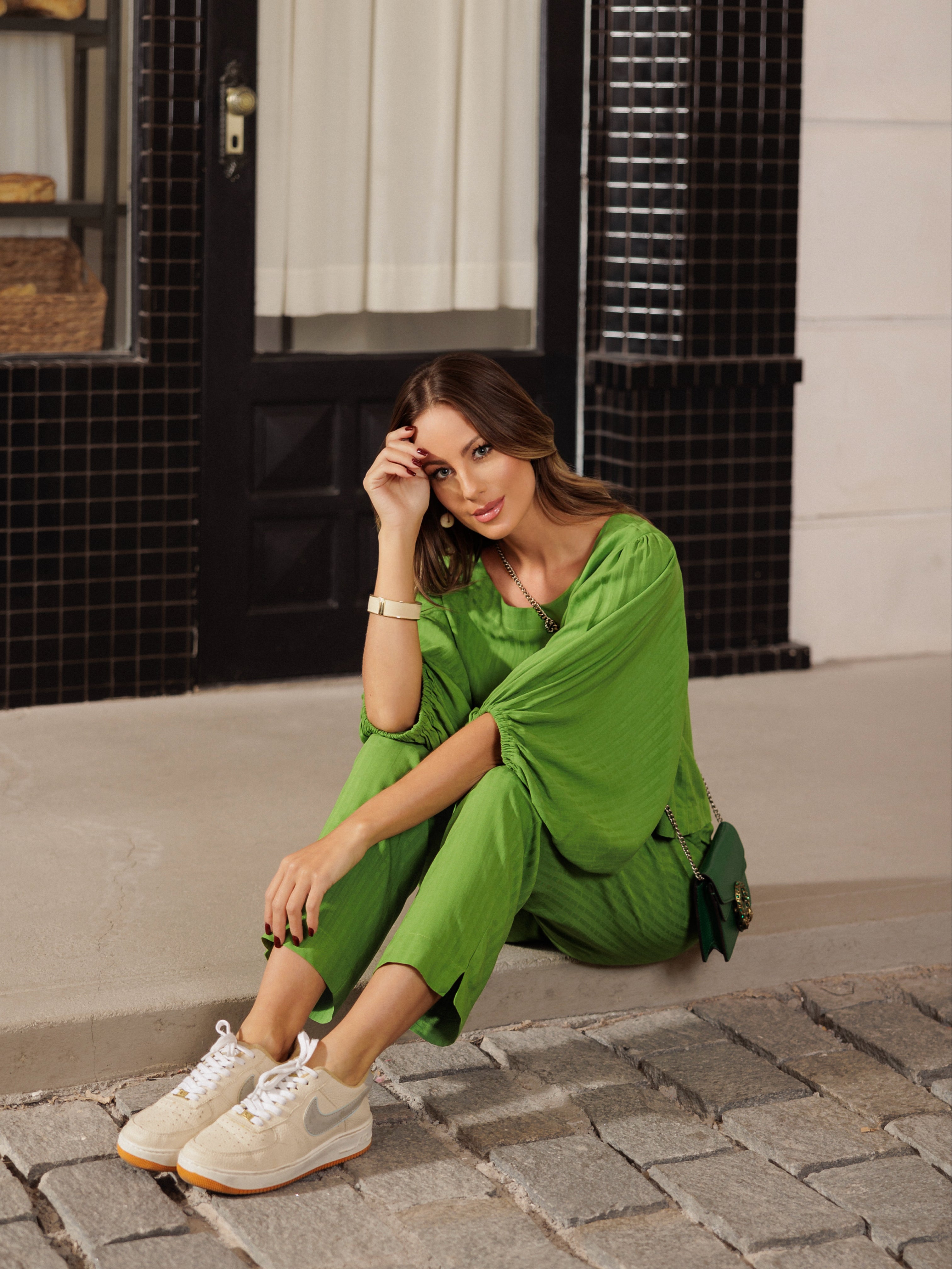 Conjunto blusa manga bufante e calça